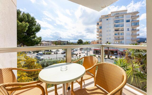 Apartment with shared pool, near the beach