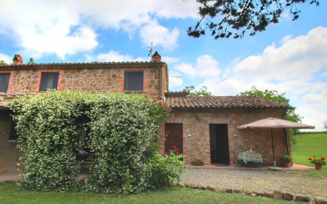 Farmhouse in Proceno With Pool and Hill Views