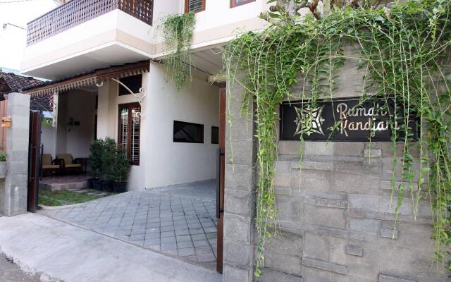 RedDoorz Plus @ Rumah Kandjani
