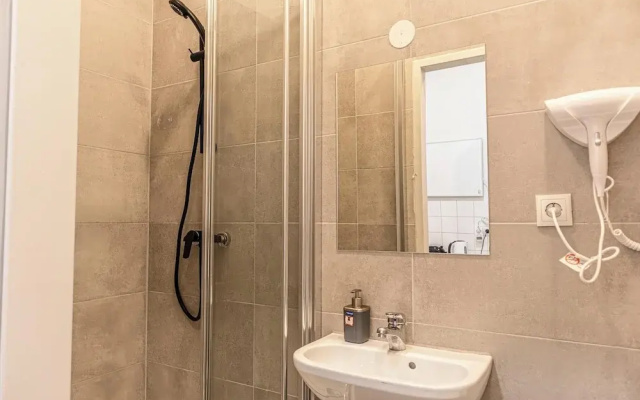 Modern Studio with Easy City Access