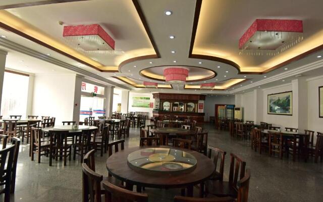 Lang Quan Holiday Hotel