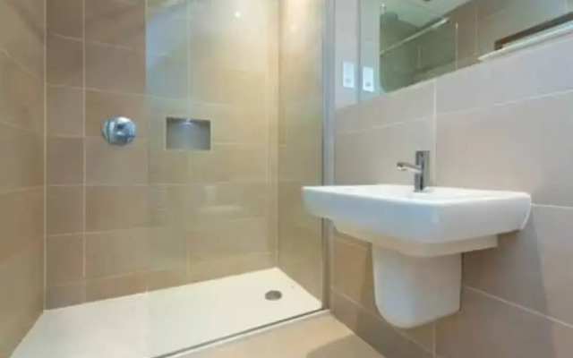 Harbourside Apartment With Seaviews and Parking