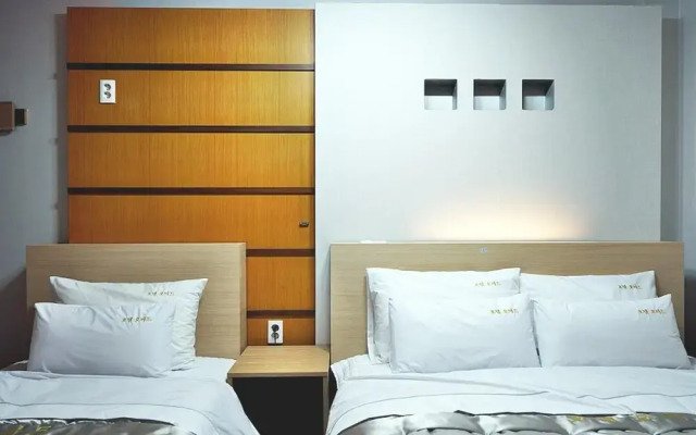 Tongyeong Omad Hotel