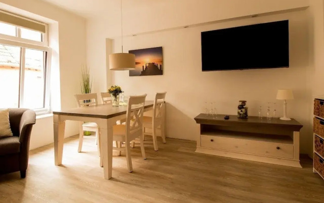 Frau Clara Haus - Ecke 2