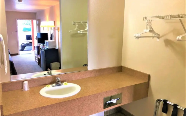 Rodeway Inn Copper Stay Benson AZ I-10 Exit 304
