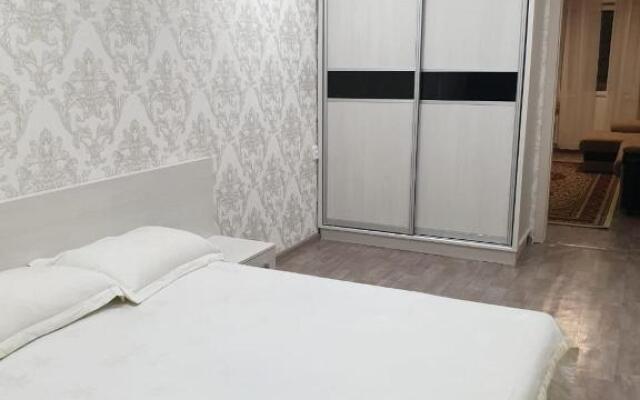 Apartment on Metallurgov 32