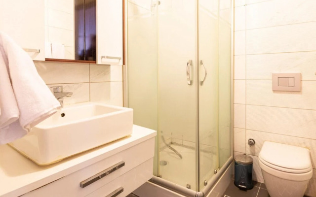 Central Studio Flat With Shared Pool in Sisli