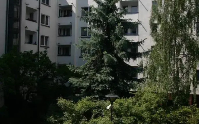 oompH Warsaw Central 3-bedroom Flat