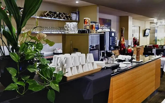 Two bedroom Apt next to Perth CBD with Parking.