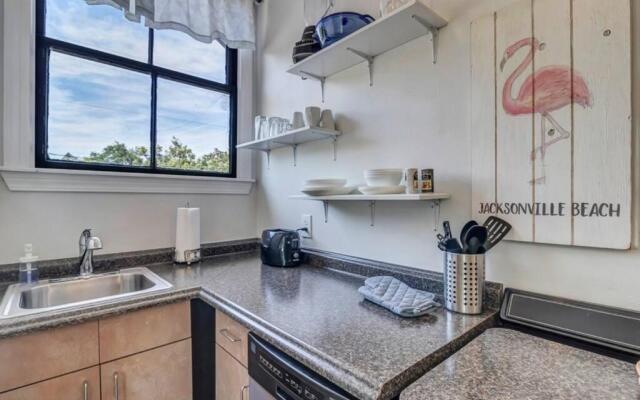 Comfy studio - stylish yet budget friendly!
