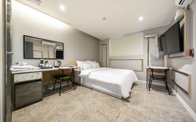 M&Lucky Hotel