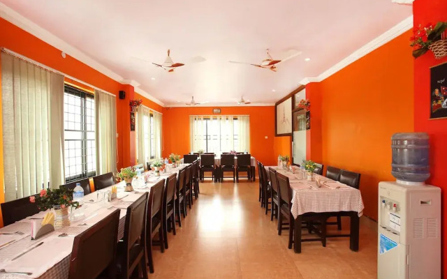 OYO 490 Hotel Royal Stupa