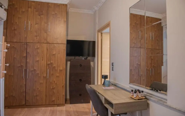 Urban Oasis Stylish Apt in Piraeus Centr