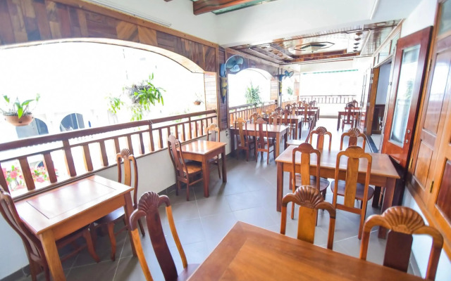 San San Hotel