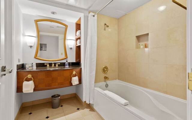 Boardwalk 2BR 3BA Condo Cozysuites at Showboat