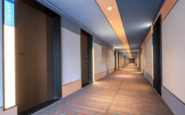 HanTing Hotel (Huaihua Railway Station Xintiandi Plaza)
