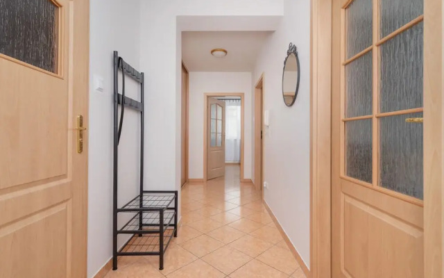 Cozy Apartment Chmieleniec by Renters