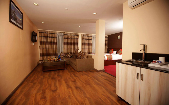 Yellow Pagoda Hotel