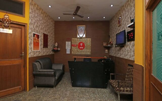 OYO 9848 Hotel Dev Palace