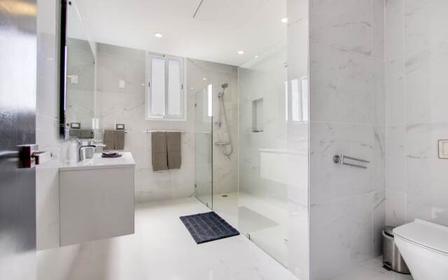 Ultra Modern Villa with Chef & Maid