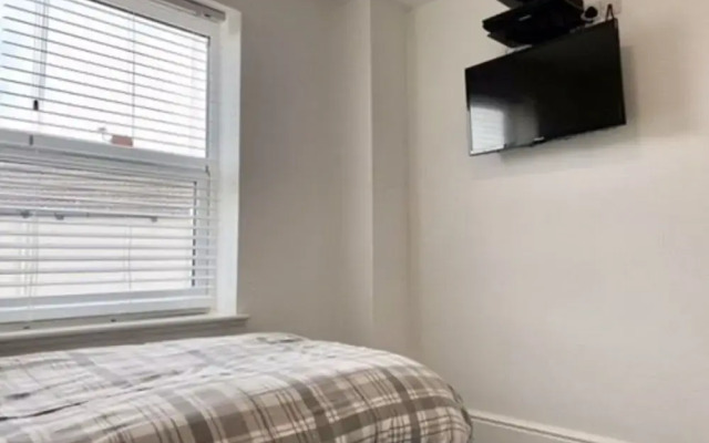 OYO Hillcrest Studio Apartments