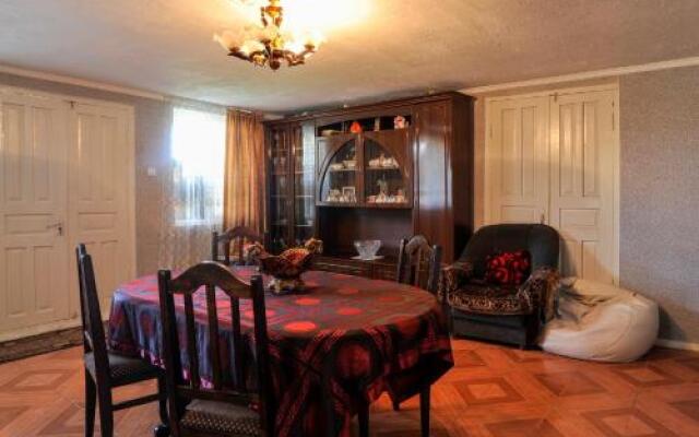 Alik House