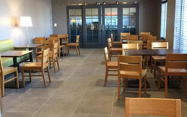Country Inn & Suites by Radisson, Novi, MI
