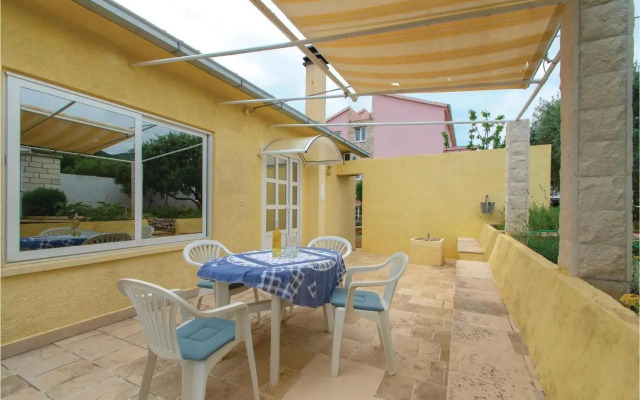 Two-Bedroom Apartment in Racisce