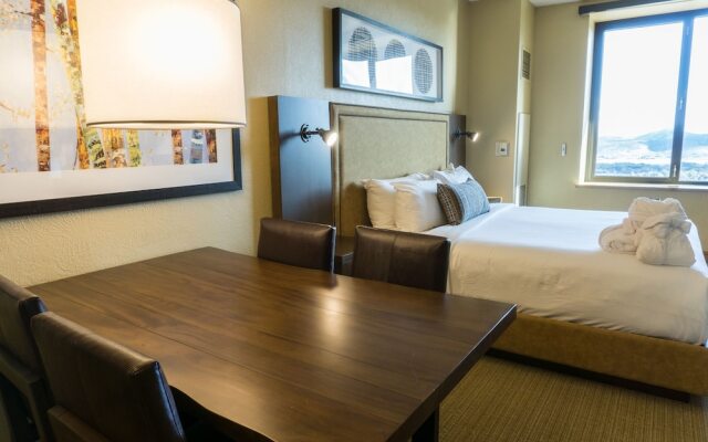 Unbeatable views from totally renovated studio by RedAwning