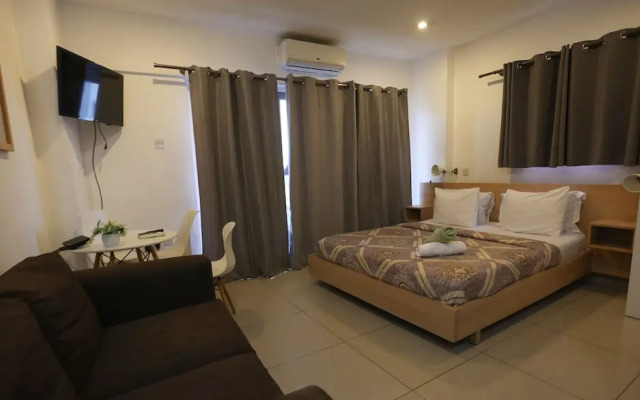 Gallery Luxury Suites by Cozy
