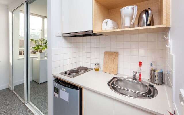 HENRIETTA, Carlton Studio Apartment