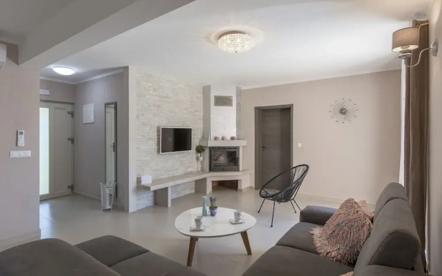 Luxuriously Equipped Villa With Private Pool Offers you an Excellent Vacation - Villas_and_Bungalows in Porec - Photo 4