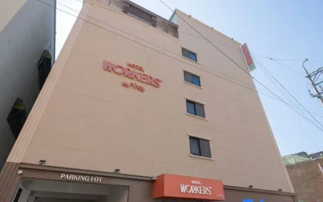 Workers Hotel Ansan by Aank