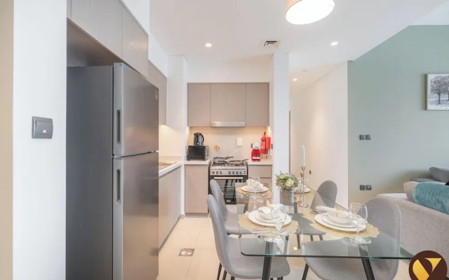 Luxury 2BR in ACT 1 Near Dubai Mall
