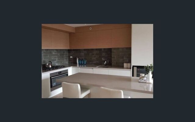2 Bedroom Darling Harbour Apartment