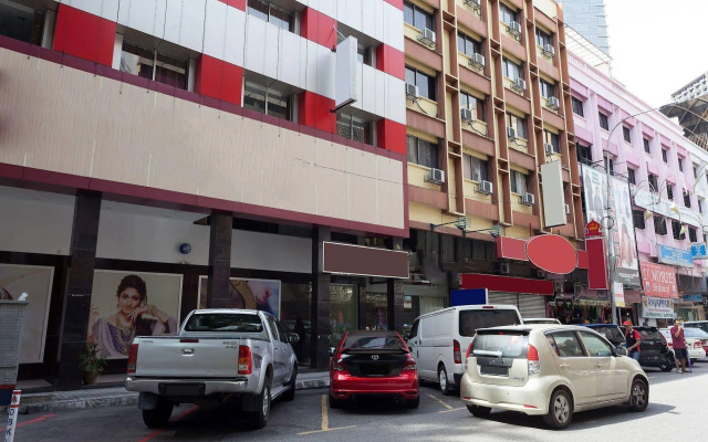 ZEN Rooms Near Jakel Mall