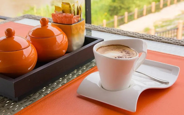 Dragon River Avenue Hotel