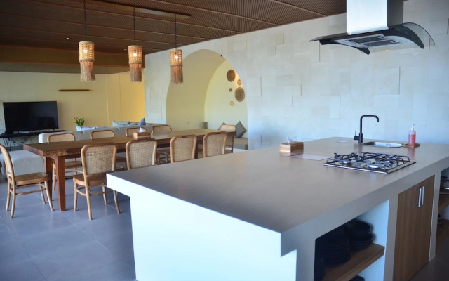 JadenHill CityView 8BR Villa Heated Pool+Movieroom