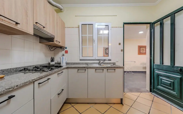 Simões Apartment by HR Madeira