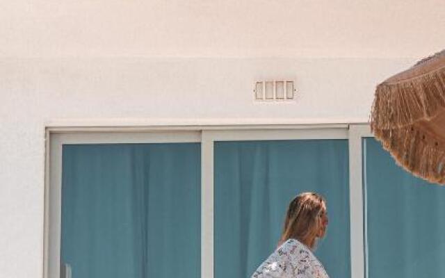 Esperanto seafront studio