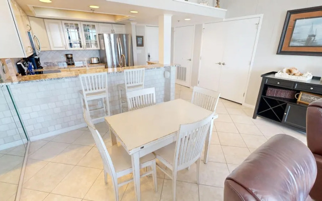 East Pass Towers 305 2 Bedroom Condo by RedAwning