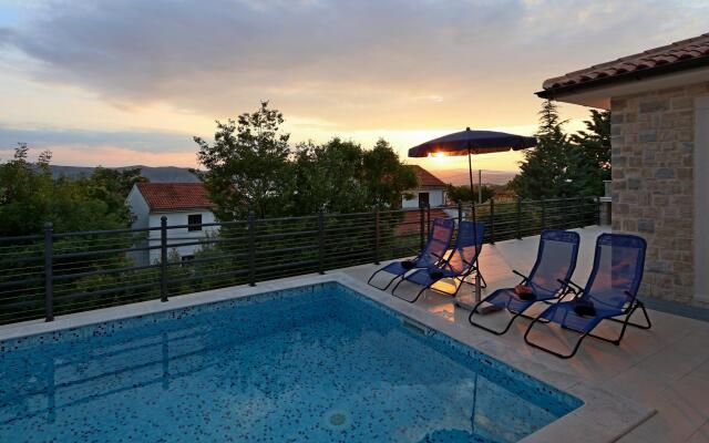 Lurda in Linardići with 4 bedrooms and 2 bathrooms