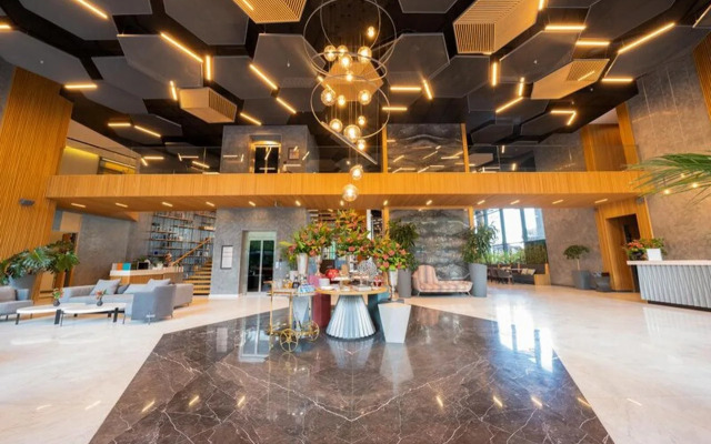 The Norm Collection Door'a