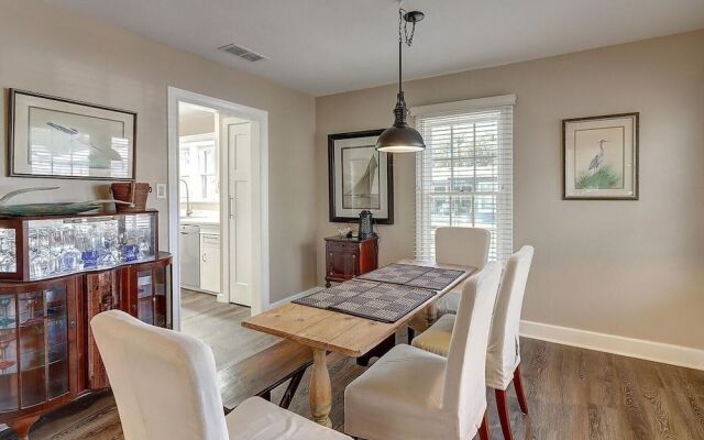 Rockport Blue Crab Bungalow Close to City Attractions by Redawning