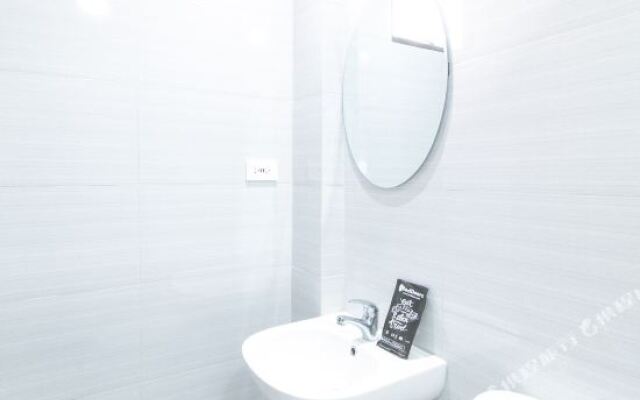 Reddoorz Plus @ D'builders Poblacion - Bgc
