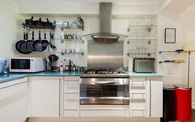 Prestigious Putney home by the River Thames