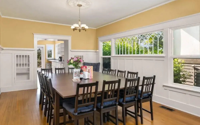 Seattle Vacation Home: The Campus