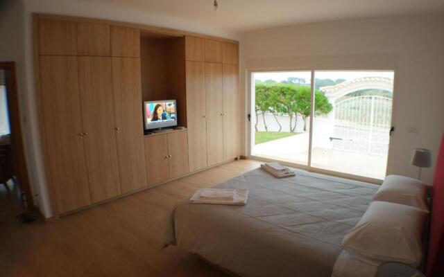 Casa Do Mar by Laranjal Rentals