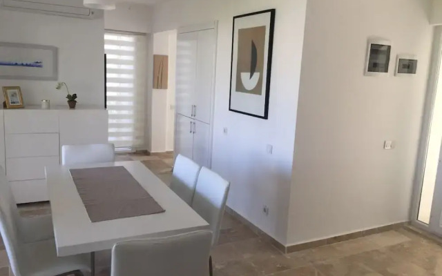 BO073 by villaofsummer