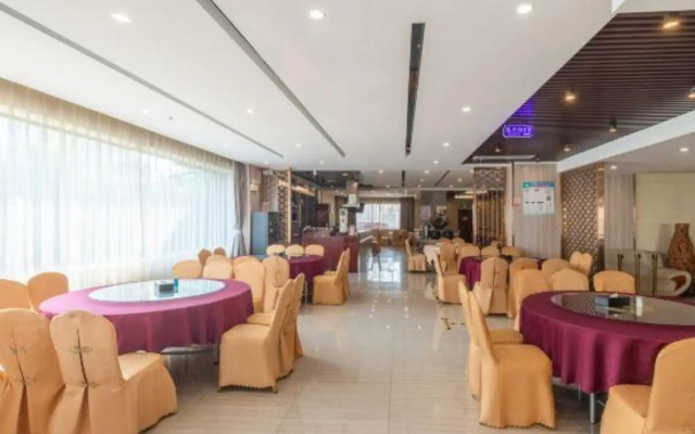 Friendly Holiday Hotel